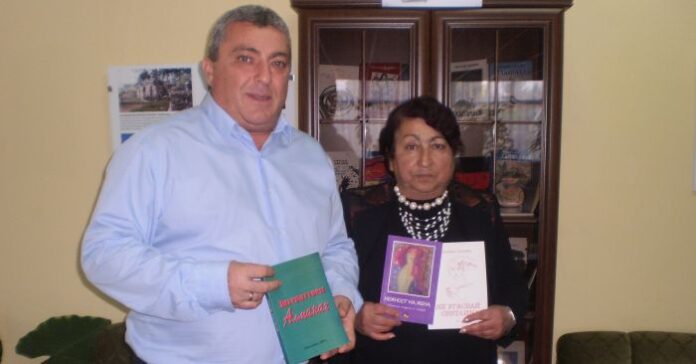 Кюстендилска поетеса подари три свои книги на Библиотека "Автограф"