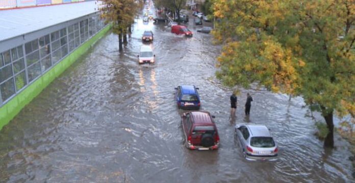 Улици на Стара Загора се превърнаха в реки