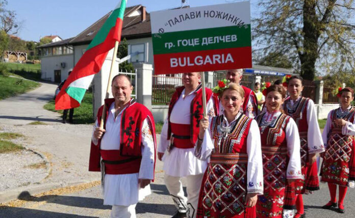 Прекрасно представяне на гоцеделчевските „Палави ножинки“ и „Неврокопчанки“ на Международен фестивал в Загреб
