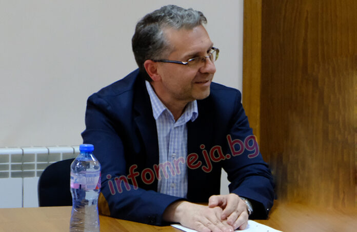 Проф. Георги Апостолов: Нашата задача е да отваряме очите на нашите студенти