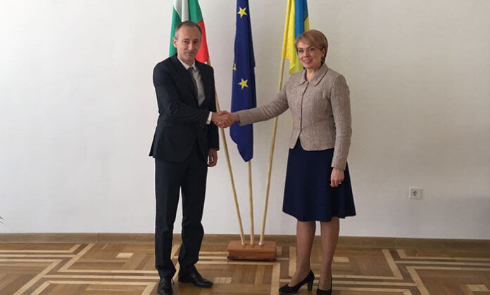 Готвят мерки за разширено изучаване на български език в украинските училища