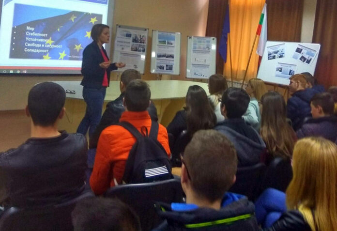 Стартира Програмата за училища посланици на Европейския парламент в НПГ „Димитър Талев“ - Гоце Делчев
