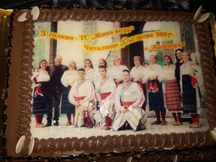 Танцьорите от „Жива вода“ отпразнуваха 3 години от създаването на състава