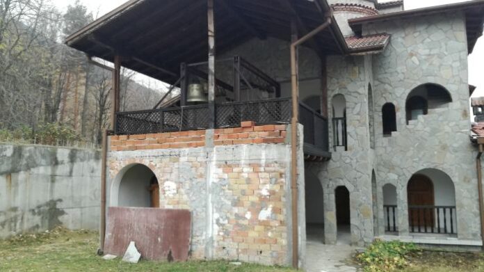 Довършват камбанарията в Ресиловския манастир "Покров Богородичен"