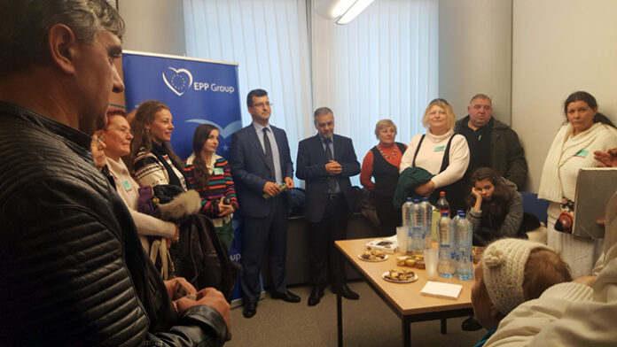 Евродепутатът Асим Адемов посрещна в Брюксел финалистите от България в конкурса „BeInclusive“