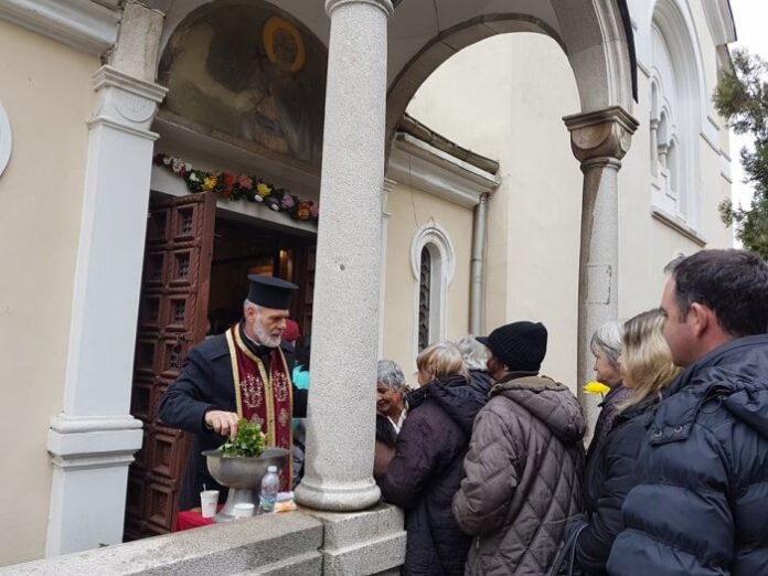 Стотици се стекоха в кюстендилския храм "Св. Мина"
