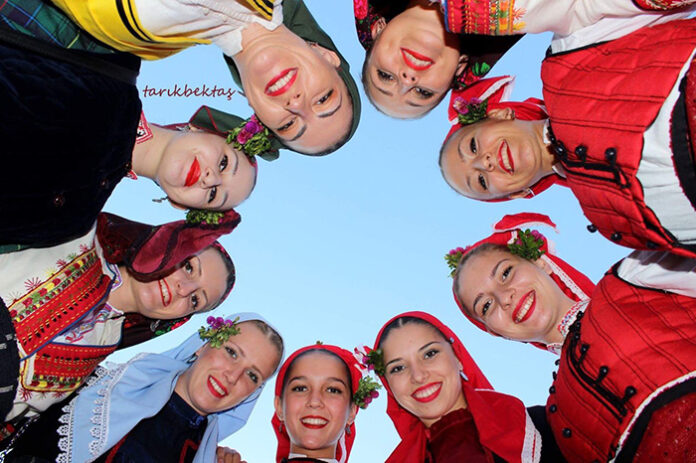 Повод за гордост! Международно признание за Студентския фолклорен ансамбъл на ЮЗУ