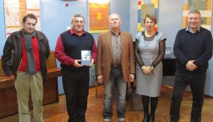 Фотографът Огнян Панов представи книгата си „Горчива мъгла“ пред кюстендилска публика