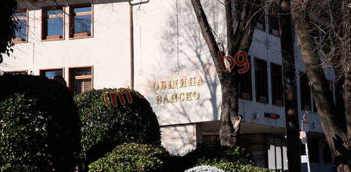 Две кражби и счупена витрина в Банско