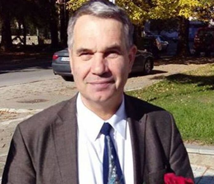 Нетипично е оцветена от тъмно кафяво до черно река Бистрица при кюстендилското с. Соволяно