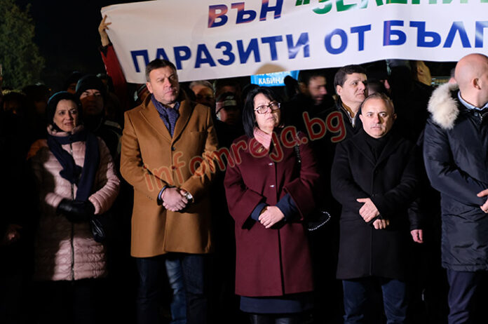 Масова едночасова блокада на Е-79. Контрапротестът на Банско обедини Пиринско (СНИМКИ)