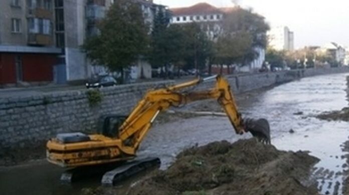 Приключи изграждането на около 250-метровата подпорна стена на коритото на река Бистрица