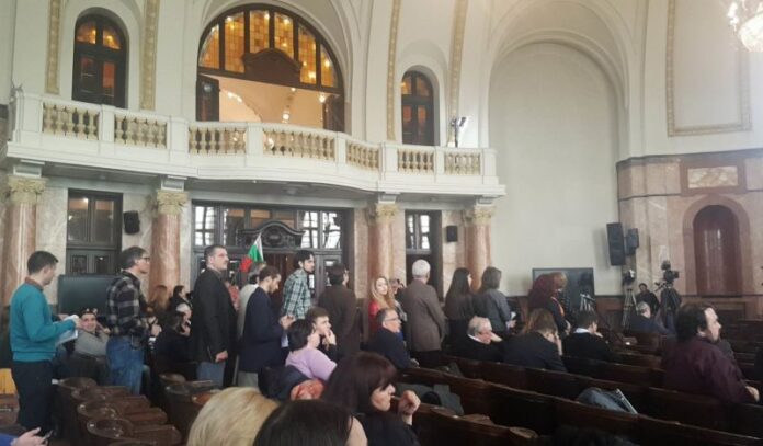 Горещ дебат в СУ за Истанбулската конвенция: Владика я нарече 'диктатура над природата', Манолова я брани