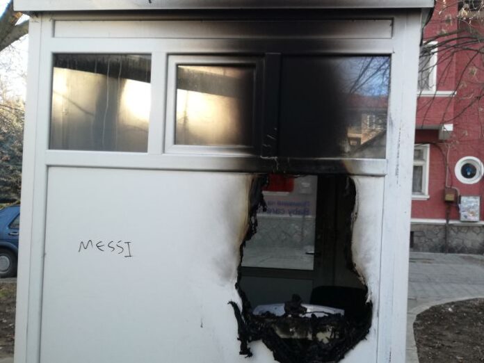 Пожар нанесе щети на кабинката за повиване на бебета в центъра на Кюстендил