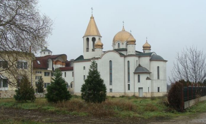 Стотици християни дойдоха на службата в манастира "Благовещение" край кюстендилското с. Копиловци