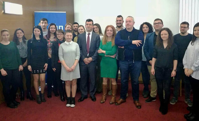Младежи от шест области събра в столицата дискусия с евродепутата Асим Адемов