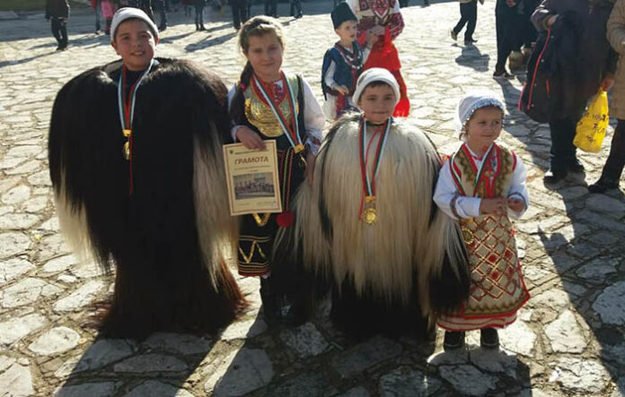 Бачевци бабуваха на фестивала в Симитли. Взеха второ място