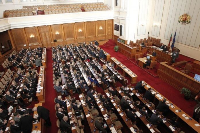 Пак честито, депутате! Новата ти заплата е 3540 лева, а на Борисов 5487 лв.