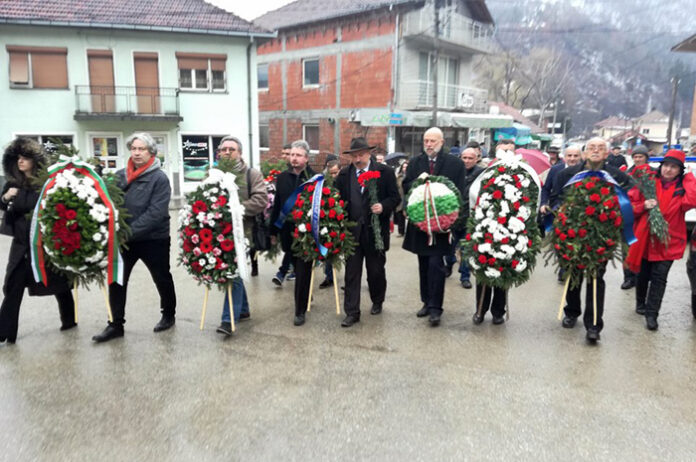Кюстендилци бяха най-голямата група от България на паметника на Левски в Босилеград