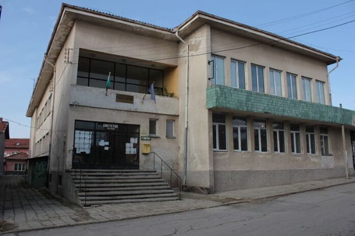 Водомери за отчитане на потребената вода въвежда високопланинското село Смочево