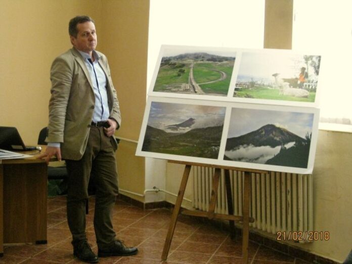 Почетният консул на Еквадор в България се срещна с ученици в ЕГ „Д-р Петър Берон“ – Кюстендил