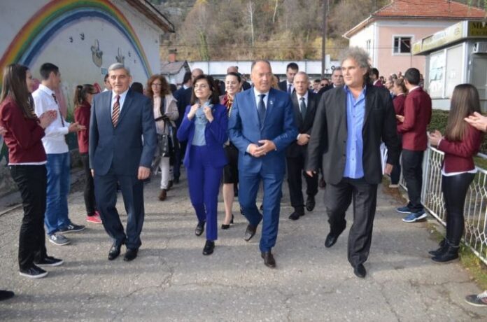 Босилеградската гимназия с нов директор