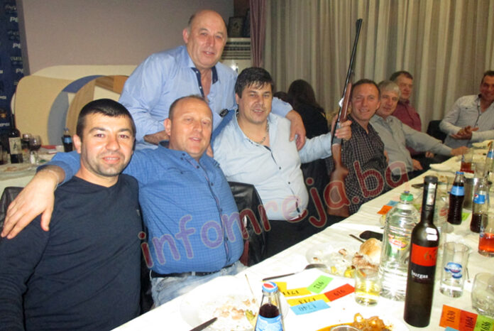 С пищен купон ловджиите от Гоцеделчевско закриха сезона, чаровната Надя Шейтанова стана "Мис Ловна вечеринка"