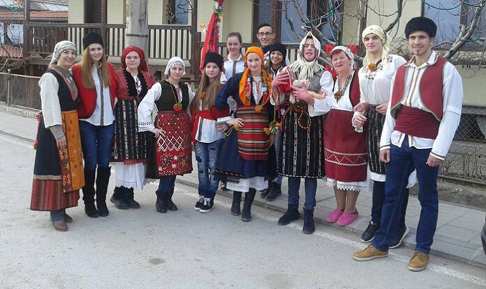 Ученици от Разлог посетиха къща „Дешка“ в с. Горно Драглище