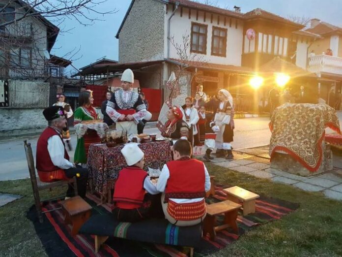 По традиция за поредна година в село Ресилово отбелязаха Сирни Заговезни
