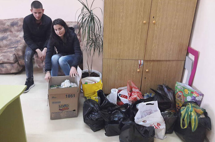 Десетки пакети с храна за хора в неравностойно положение събраха учениците от ПМГ-Гоце Делчев
