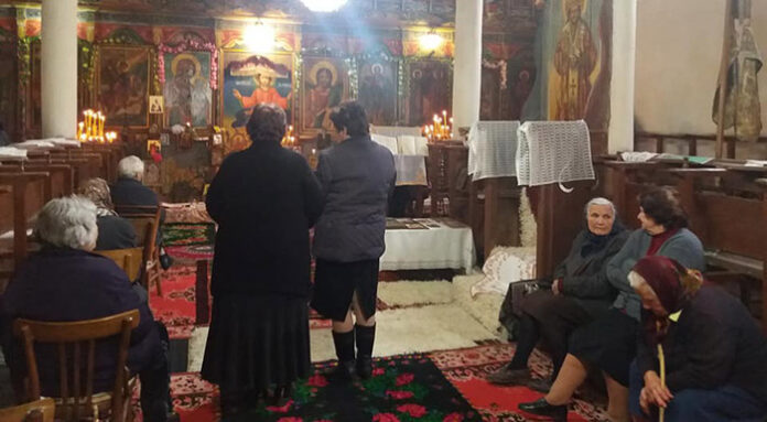 Десетки вярващи от Балдево на Благовещение запалиха свещи и се помолиха за здраве