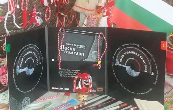 Читалището в Багренци получи дарение от Слави Трифонов под формата на дискове с възрожденски песни