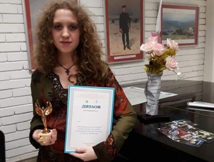 Отлично представяне на Калина Гергинова от Дупница в конкурса за рецитатори на руски език