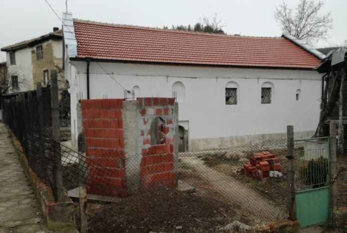 Ремонтират храм "Св. 40 мъченици" в Бабино