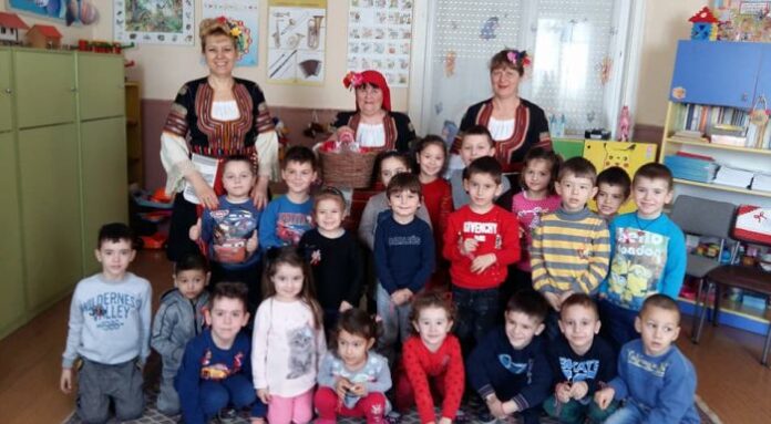 Баба Марта зарадва децата от ДГ,,Славейче " – Кюстендил