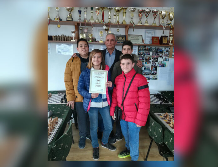 Отборът на СУ "Никола Вапцаров" - Хаджидимово, стана трети на областното първенство по шахмат
