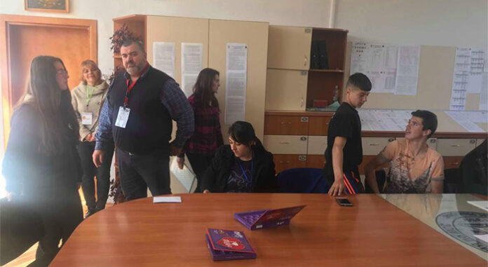 Учениците от Трето ОУ „Братя Миладинови“ се включиха в кампанията „Дари от любов“