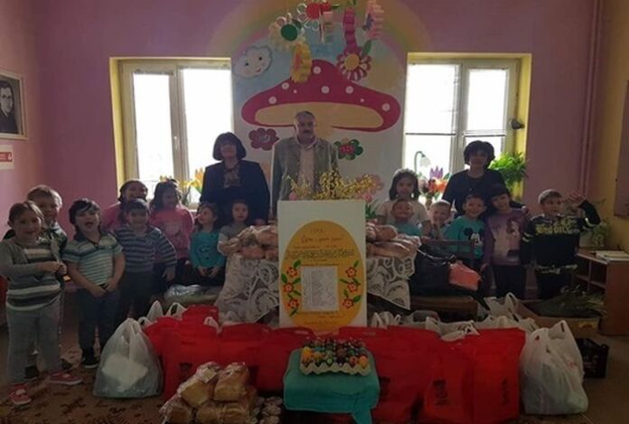 Деца и родители зарадваха настанените в Центъра от семеен тип в село Мламолово
