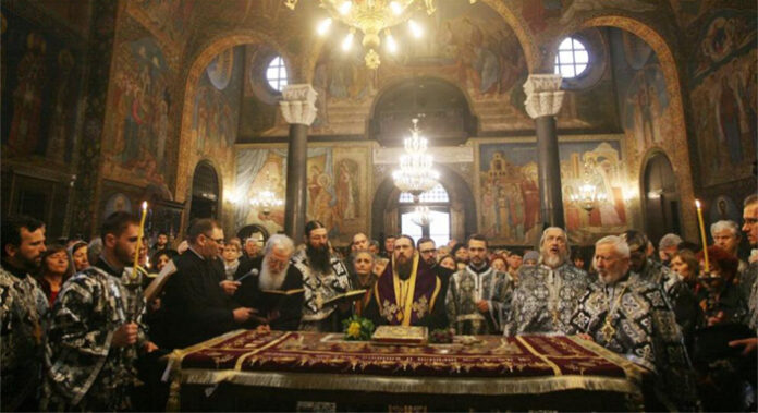 Патриарх Неофит оглави вечерната служба на Разпети петък