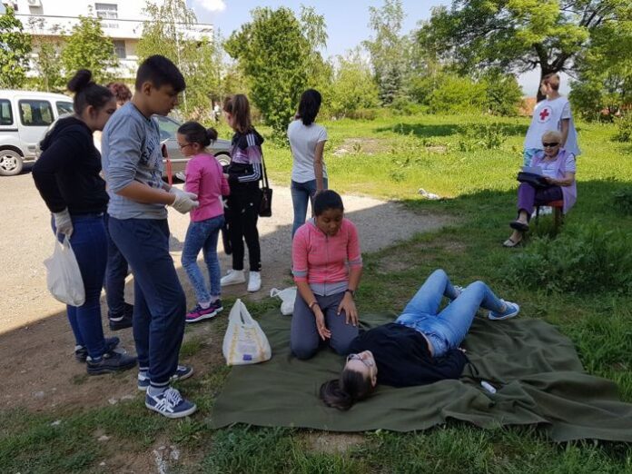 12 ученически екипа от Кюстендил, Дупница и Холандия мерят сили и познания по първа помощ