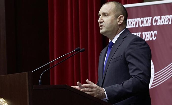 Президентът: Други хора строят пътища и магистрали, но нещо бъркат пропорциите и след тях остават дупки, защото е тъмно
