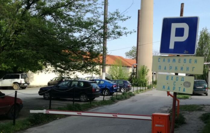 Козметичен ремонт направиха на паркинга на кюстендилската болница