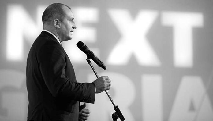 Радев: Има политици, които водят война с българската държавност