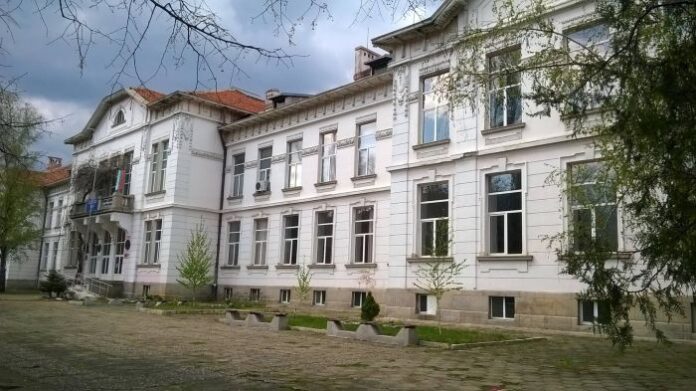 Четирима ученици от ЕГ "Д-р Петър Берон" се подготвят за националния кръг на Лингвистично кенгуру