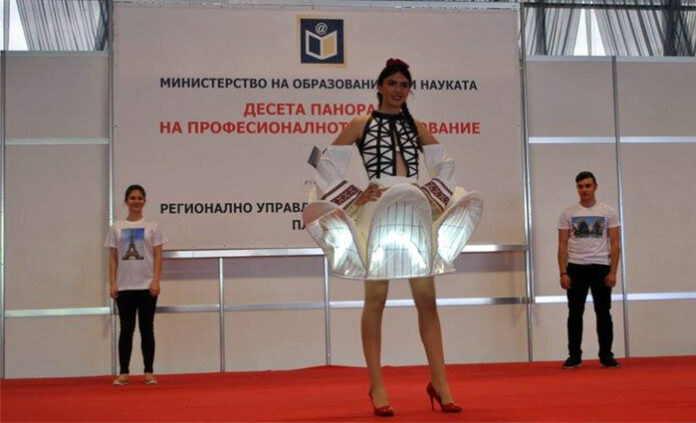 Талантливи възпитаници на НПГ „Димитър Талев" откриха с модно ревю конференция в резиденция "Бояна"