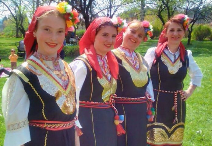 Самодейци от Жабокрът участваха във видеоклипове на народната певица Ана - Мария