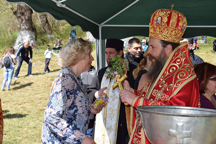 Тържествена литургия с иконата на Света Богородица бе отслужена в манастир „Св. св. Козма и Дамян“
