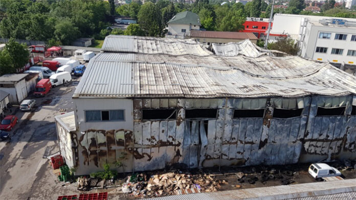 Пожар избухна в склад за храни в столичния квартал "Красна поляна"
