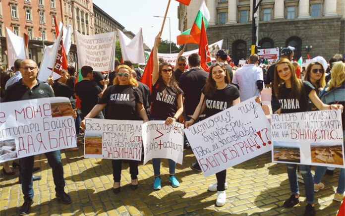 Млади социалисти от Пиринско разказаха "История под булдозери" на първомайския митинг в столицата