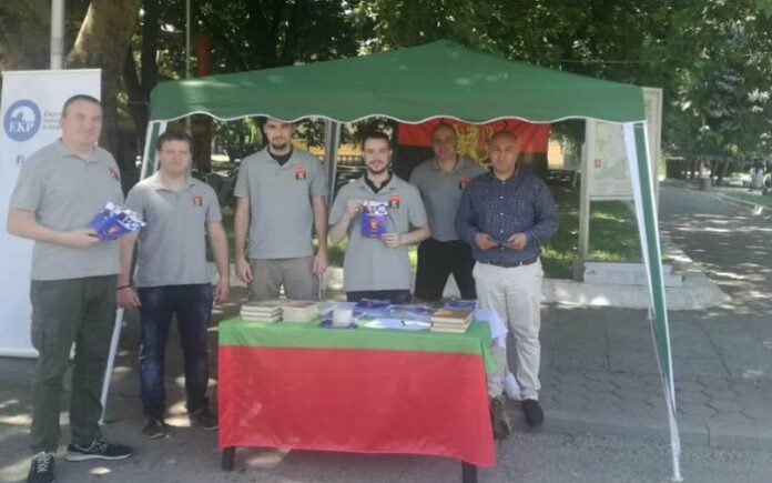 Членове на ВМРО популяризират вижданията си по темата за двойния стандарт в Кюстендил